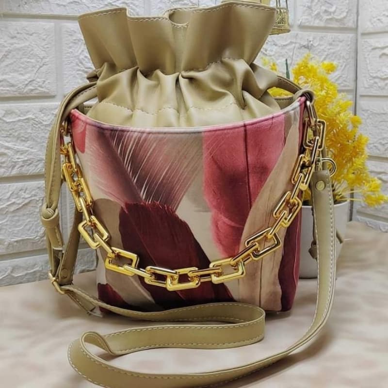 Bucket style hand bag